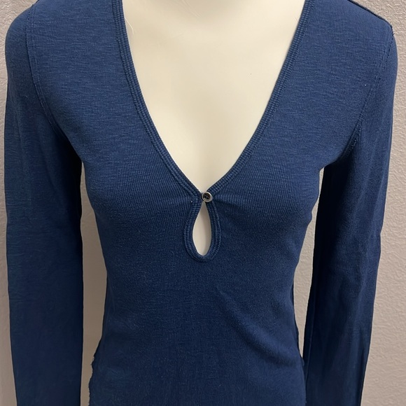 We The Free Free People Ribbed Navy Blue Tate Keyhole Long Sleeve Tee Medium - Picture 2 of 8
